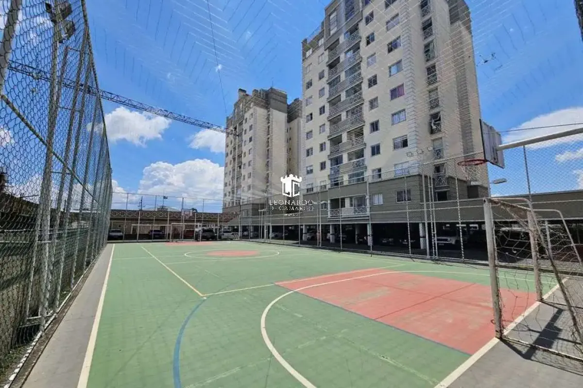 Quadra poliesportiva — esporte dentro do condomínio